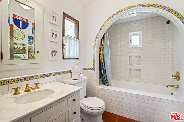 22800 Beckledge Terrace, Malibu CA: https://media.crmls.org/mediaz/d3ececae-95a4-480c-b751-fec369fd6892.jpg