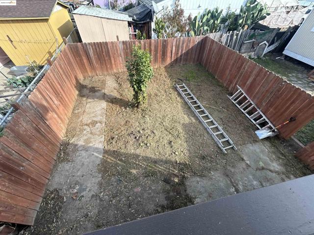 2618 E 20Th St, Oakland CA: https://media.crmls.org/mediaz/d3edf4a5-6614-4383-8bbd-c3c9c29cf35b.jpg