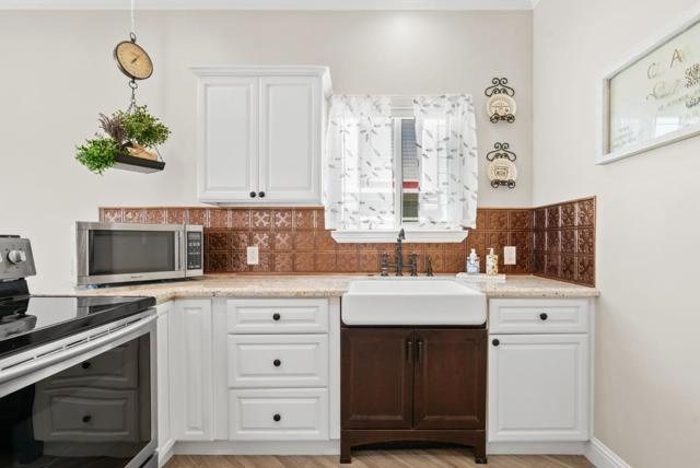2727 E Cliff Drive, Santa Cruz CA: https://media.crmls.org/mediaz/d3ee684a-447b-4778-96eb-8bcbe60c5ce1.jpg