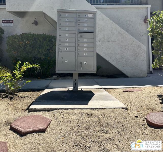 1816 N Mira Loma Way, Palm Springs CA: https://media.crmls.org/mediaz/d3eee47e-6c38-413a-afa2-53f1a020c0c9.jpg