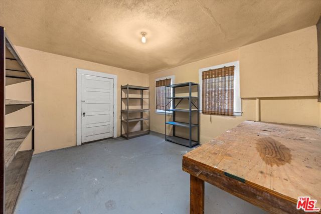 1060 Tremonto Road, Santa Barbara CA: https://media.crmls.org/mediaz/d3ef195b-8f40-4839-b2a8-60f2d04ec190.jpg