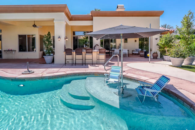 16 Villaggio Place, Rancho Mirage CA: https://media.crmls.org/mediaz/d3ef9119-e8a2-4048-a780-0abb07d0ef80.jpg