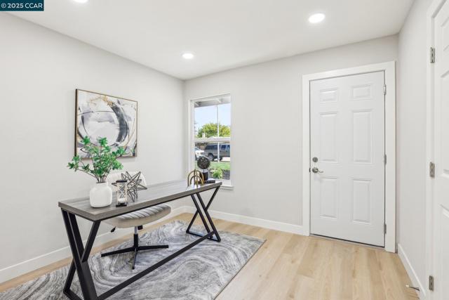 562 Swallow Dr, Livermore CA: https://media.crmls.org/mediaz/d3efaaad-7d9b-49d3-ac60-9edf20e321a5.jpg