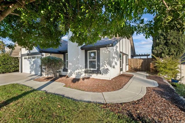 Detail Gallery Image 4 of 39 For 1347 Dorsey Way, Vista,  CA 92083 - 3 Beds | 2 Baths