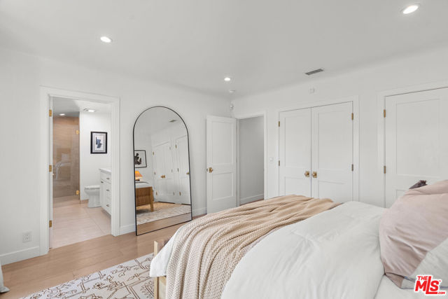 10531 Woodbridge Street, Toluca Lake CA: https://media.crmls.org/mediaz/d3efd498-1c0e-4bf3-a264-9330e00ff22b.jpg