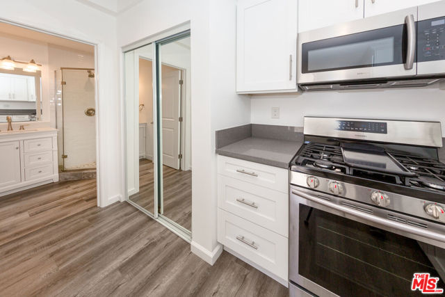4503 Vesper, Sherman Oaks CA: https://media.crmls.org/mediaz/d3f07426-1aa7-4755-8e64-fb3b6120ddcf.jpg