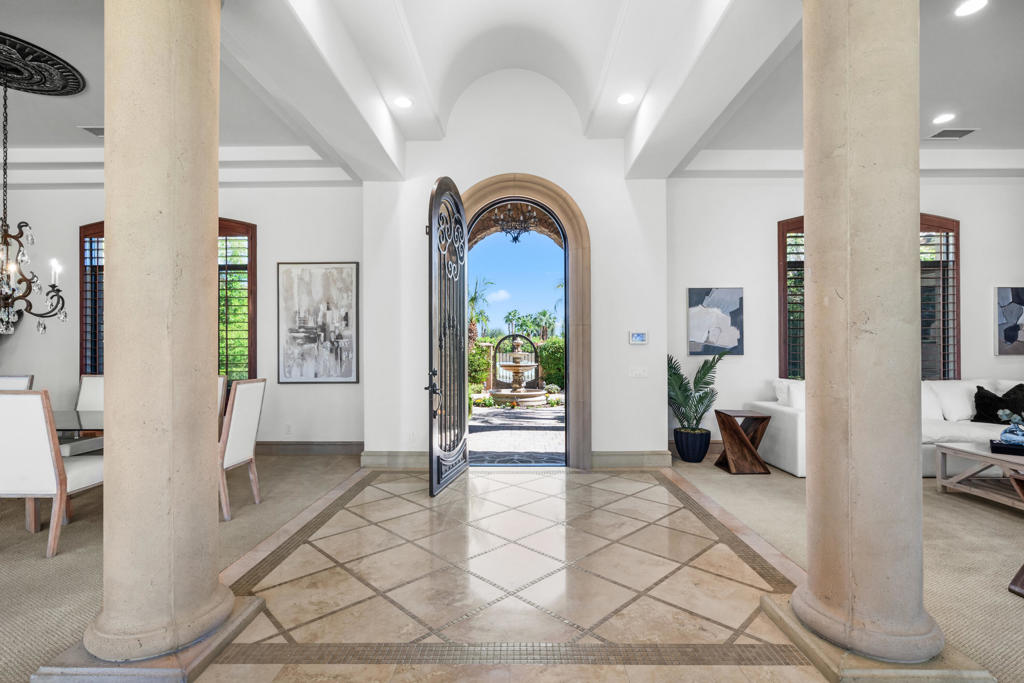 https://media.crmls.org/mediaz/d3f09746-d307-4698-9dc9-14f1f8871c88.jpg?preset=X-Large