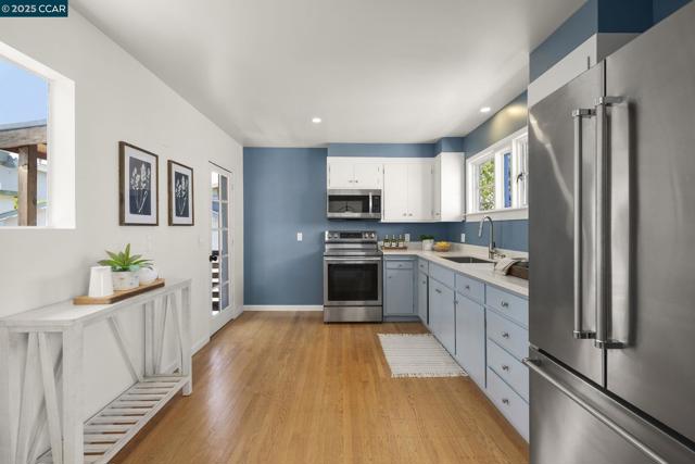 909 Elm St, El Cerrito CA: https://media.crmls.org/mediaz/d3f1272f-1bc2-453e-b3e1-fb47bd5fe485.jpg