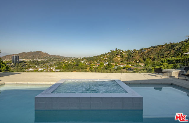3526 Wrightwood Court, Studio City CA: https://media.crmls.org/mediaz/d3f13c14-4f5e-466b-bb68-3d17b83742a3.jpg