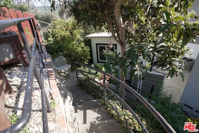 441 N Avenue 52, Los Angeles CA: https://media.crmls.org/mediaz/d3f16cbc-525f-4dbf-92ae-af035da9271b.jpg