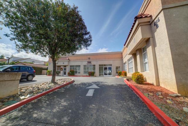 Image 3 of 19 For 652656 Santa Cruz Avenue