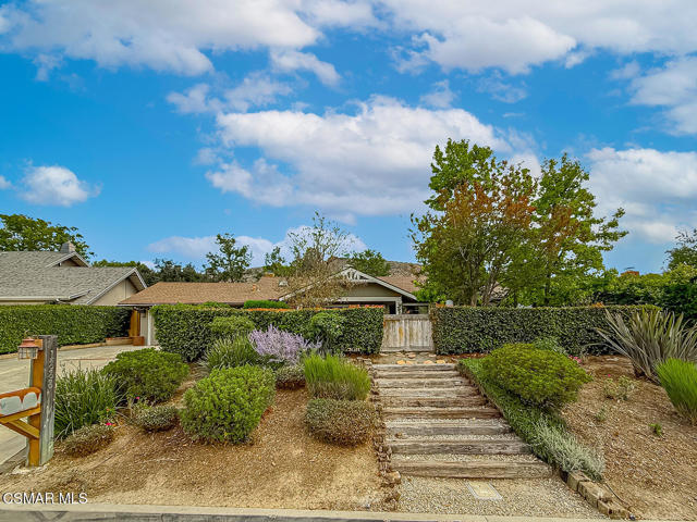 1888 El Monte Drive, Thousand Oaks CA: https://media.crmls.org/mediaz/d3f2261a-5f62-4f6e-a653-0736c3f58f70.jpg