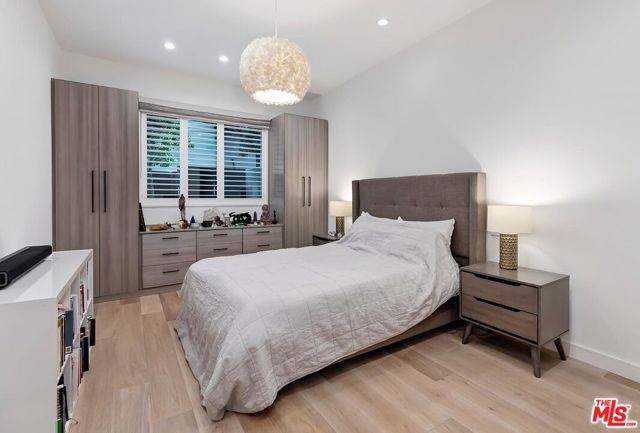 2164 Sunset Plaza Drive, Los Angeles CA: https://media.crmls.org/mediaz/d3f3010f-80b9-4e67-88d2-066ec1ad4029.jpg