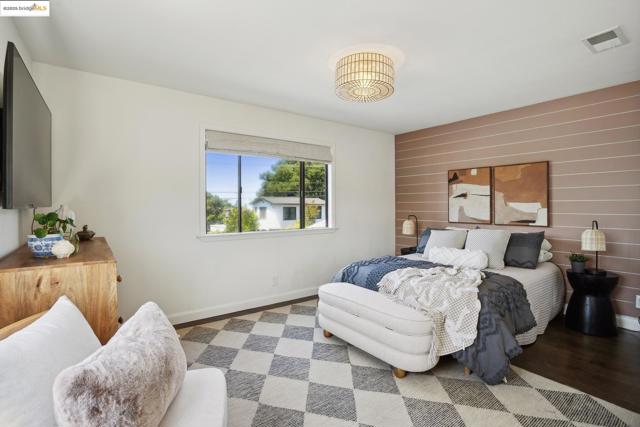 3360 Arizona St, Oakland CA: https://media.crmls.org/mediaz/d3f302a1-1a0b-47f2-a89d-af5af40c10d7.jpg