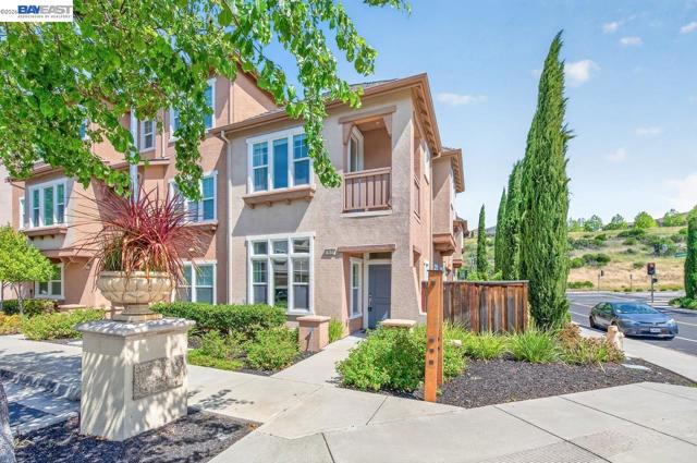 3651 Branding Iron Pl, Dublin CA: https://media.crmls.org/mediaz/d3f34b1c-ccd5-4d47-9e4d-9c342eca9663.jpg