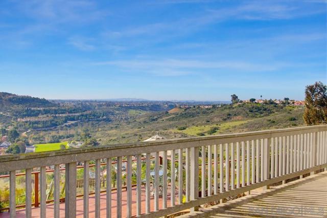 12835 Via Caballo Rojo, San Diego CA: https://media.crmls.org/mediaz/d3f3b279-17f8-462a-b27e-b3f3b5ede677.jpg