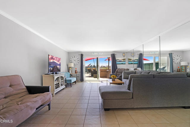 2901 Peninsula Road, Oxnard CA: https://media.crmls.org/mediaz/d3f3b79e-b251-4235-9370-39722fc82373.jpg