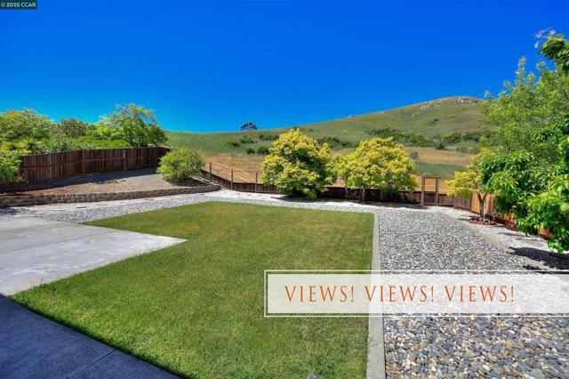 2927 Carlingford Ln, Vallejo CA: https://media.crmls.org/mediaz/d3f405bb-0ad4-4d75-bec9-047131d34938.jpg