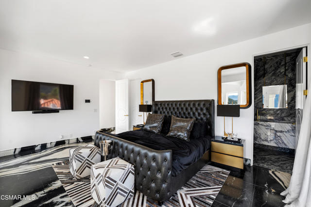 25665 Mulholland Highway, Calabasas CA: https://media.crmls.org/mediaz/d3f45c0c-6b50-4830-8bae-ac5b901241f0.jpg