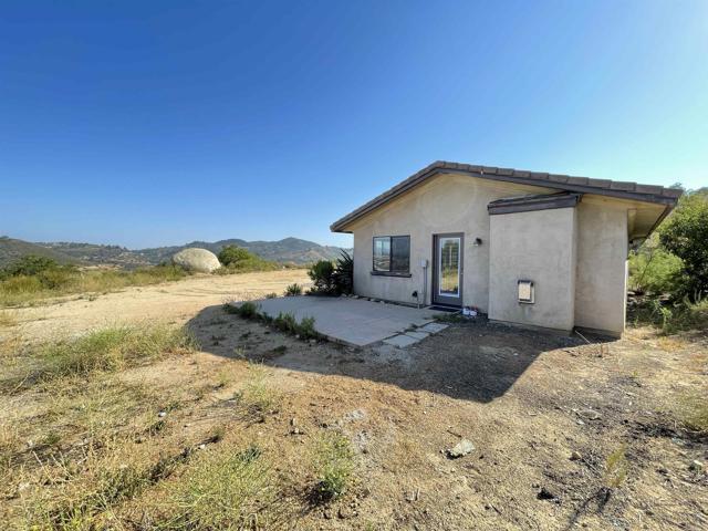 12478 Hillpoint Court, Valley Center CA: https://media.crmls.org/mediaz/d3f45c28-ce8a-4f00-8115-9dd05f2bcd1d.jpg