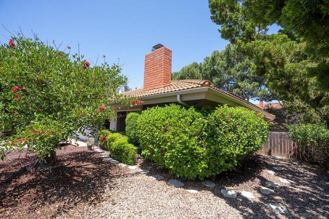 17893 Corte Emparrado, San Diego CA: https://media.crmls.org/mediaz/d3f45daf-9b4a-45d3-9076-f37a1b1dafc8.jpg