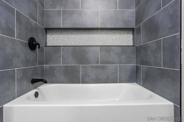 268 Festival Dr, Oceanside CA: https://media.crmls.org/mediaz/d3f47fa4-c02c-44c9-ae79-a4cd131f7382.jpg
