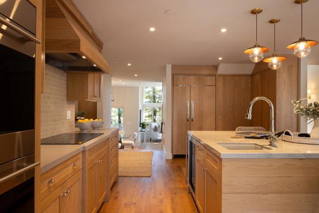 4 Oak Knoll Way, Carmel CA: https://media.crmls.org/mediaz/d3f4e4af-51c1-4e20-b599-d5d71cc5f09a.jpg