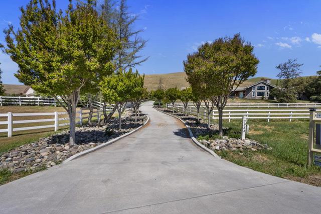 5955 Diablo Hills Road, Tres Pinos CA: https://media.crmls.org/mediaz/d3f5b8f6-0f7c-4459-babe-25099be45a25.jpg