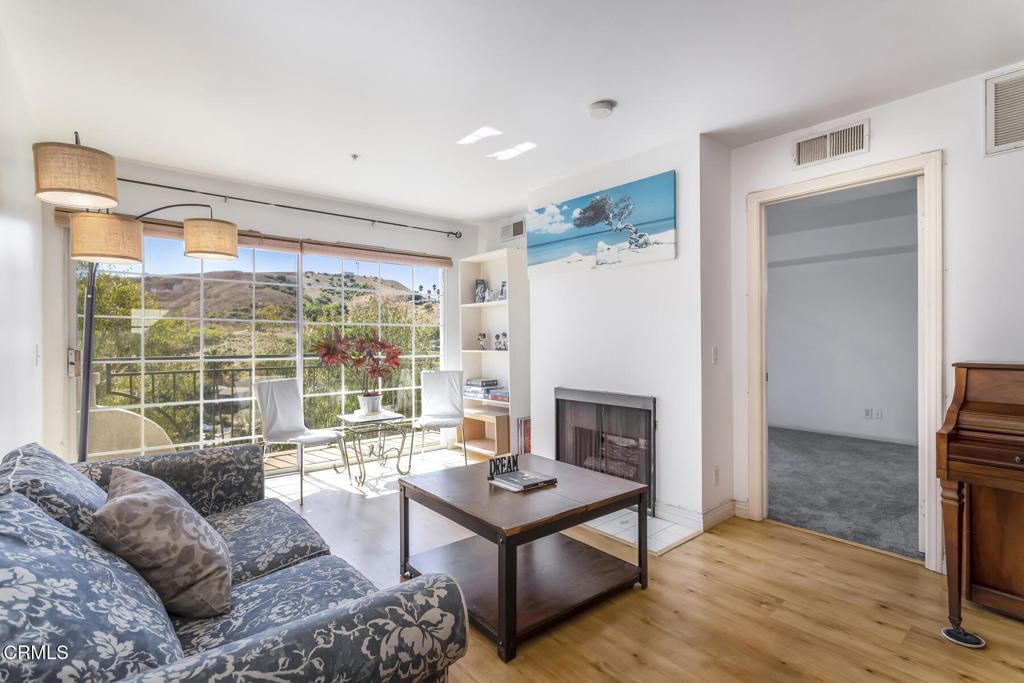 4750 Templeton Street #1211