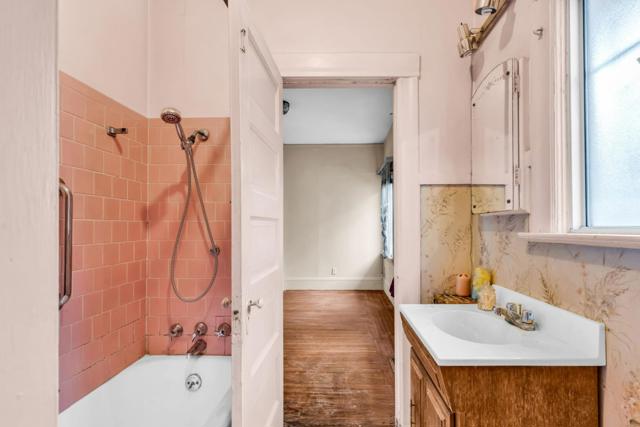 852 58th Street, Oakland CA: https://media.crmls.org/mediaz/d3f67dc0-3e72-4681-a386-1a07bc0138e5.jpg