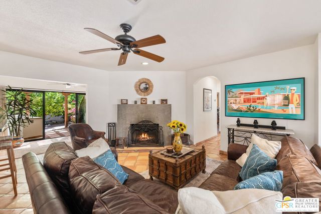 2336 N Girasol Avenue, Palm Springs CA: https://media.crmls.org/mediaz/d3f6f666-797c-46e1-87ea-97589aebf958.jpg