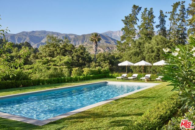 10999 Ojai Santa Paula Road, Ojai CA: https://media.crmls.org/mediaz/d3f7621b-2b47-4347-9027-d3b4c3edc8e4.jpg