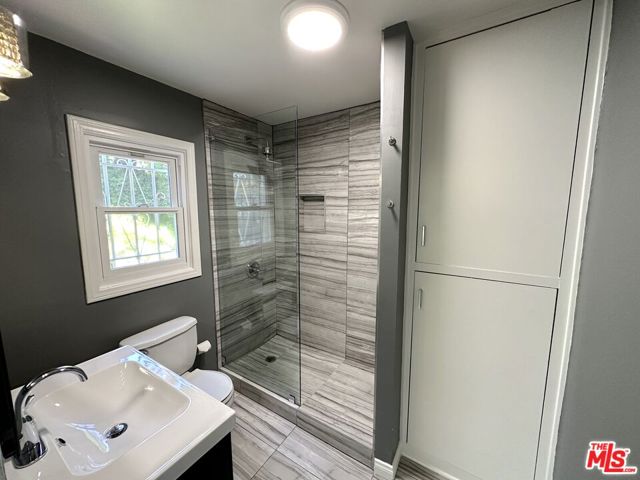 9019 Rosewood Avenue, West Hollywood CA: https://media.crmls.org/mediaz/d3f7c587-74ac-4466-adb6-4c32c24f7453.jpg
