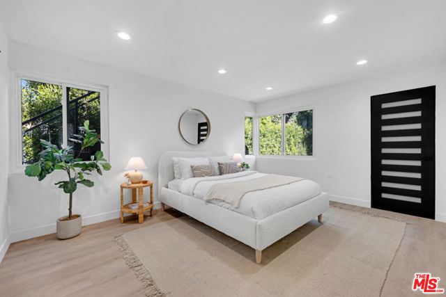 418 N Bowling Green Way, Los Angeles CA: https://media.crmls.org/mediaz/d3f82994-3703-442e-b29d-12251804966b.jpg