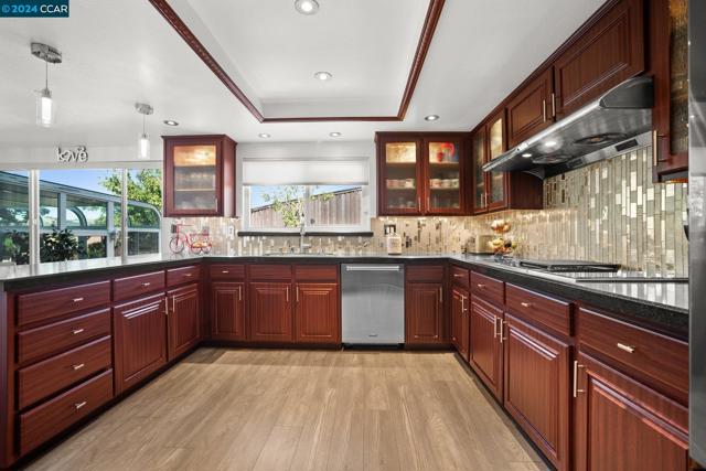 Image 15 of 59 For 5404 Glenwood Ct
