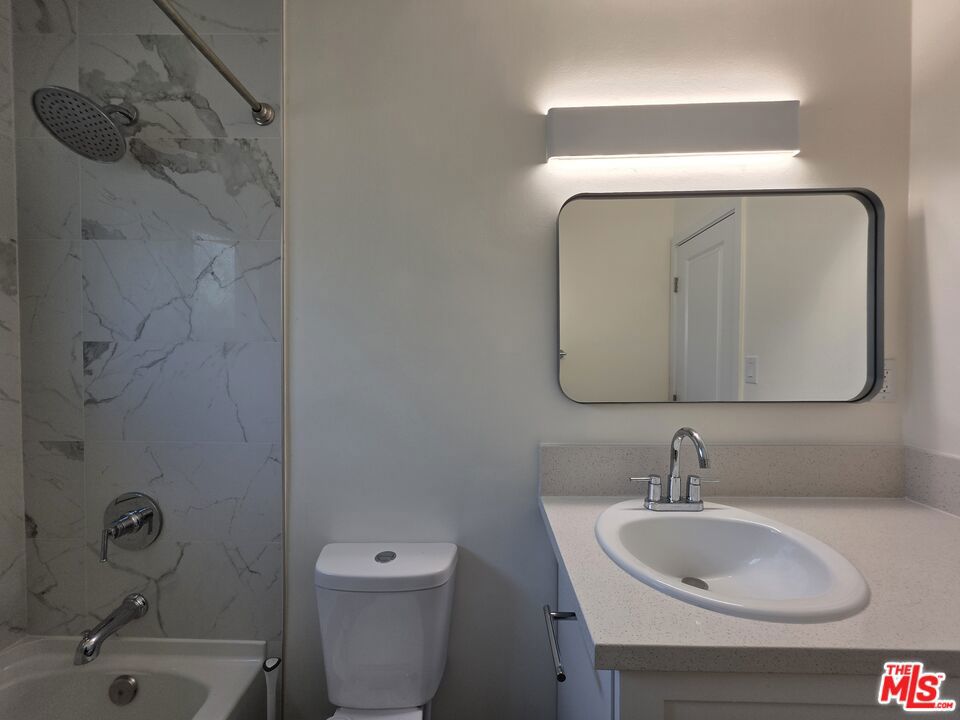 https://media.crmls.org/mediaz/d3f8b58a-32c0-4320-ac99-484cf7320fca.jpg?preset=X-Large