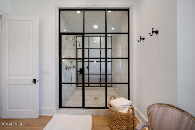 2160 Marshbrook Road, Thousand Oaks CA: https://media.crmls.org/mediaz/d3f8c76a-9539-4626-88c1-255878004d77.jpg