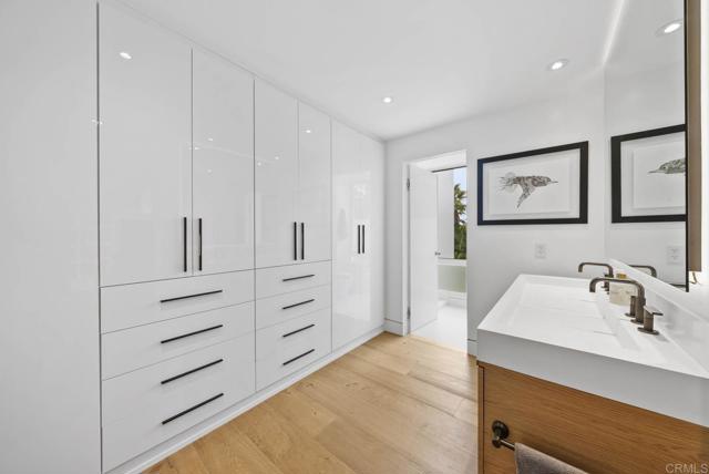 Detail Gallery Image 36 of 50 For 7713 Esterel Dr, La Jolla,  CA 92037 - 5 Beds | 5/1 Baths