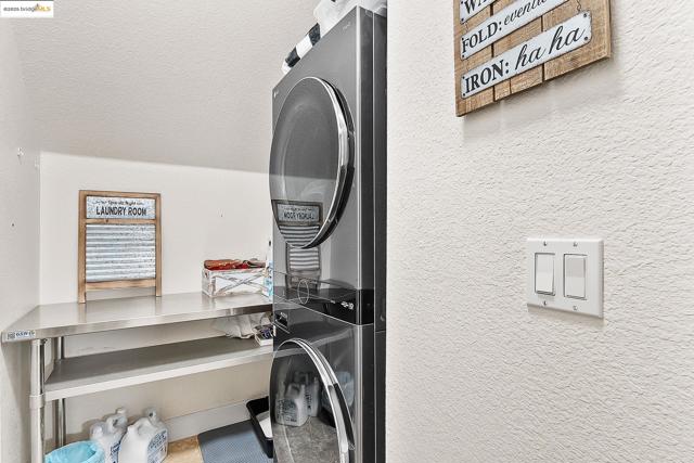 150 Ridge Crest Ct, Oakley CA: https://media.crmls.org/mediaz/d3f9f140-70e1-4e06-ab35-1510fe203f2c.jpg