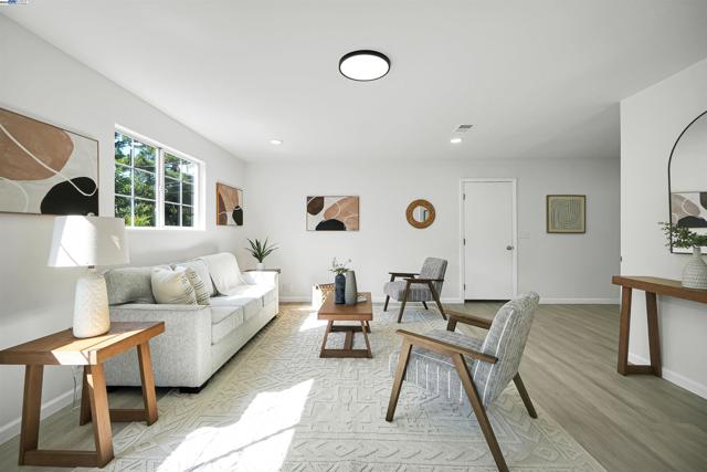 1662 Dorchester Pl, Concord CA: https://media.crmls.org/mediaz/d3faa0c3-0f3b-4188-836f-2e01e0bb2db7.jpg