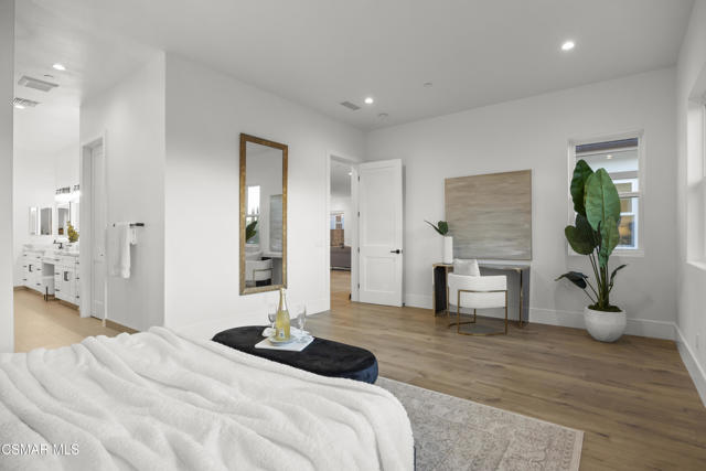 339 Toyon Court, Thousand Oaks CA: https://media.crmls.org/mediaz/d3faa662-60eb-4345-b767-06d080826c50.jpg