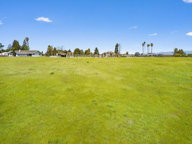 40 Eileen Street, Watsonville CA: https://media.crmls.org/mediaz/d3fae4a6-6bbd-40de-960b-1ff3a0cdd5c5.jpg