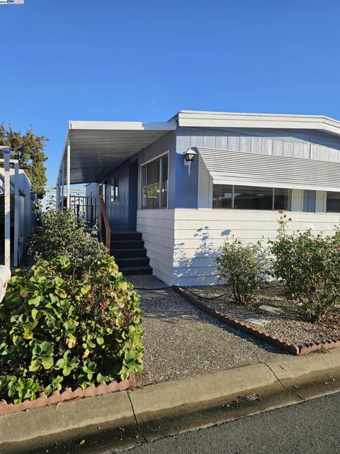 4141 Deepcreek, Fremont CA: https://media.crmls.org/mediaz/d3fb0122-105f-4447-963d-f1b992d5e894.jpg