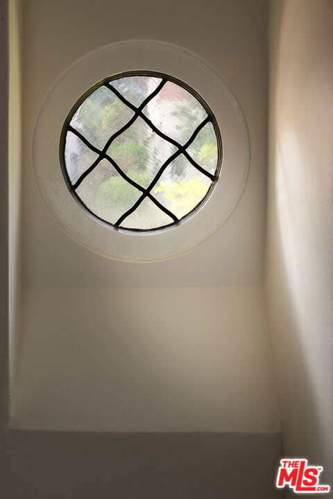 3756 Effingham Place, Los Angeles CA: https://media.crmls.org/mediaz/d3fb77ce-2832-4b59-a7ad-e46fab3c6947.jpg