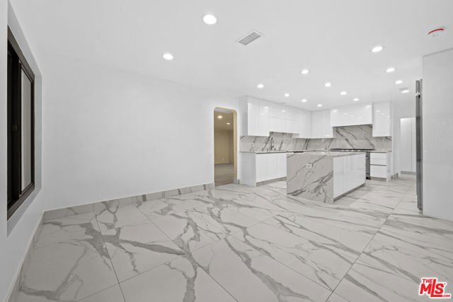 17449 Sumiya Drive, Encino CA: https://media.crmls.org/mediaz/d3fb9518-31a2-480e-bcab-052334dc0da5.jpg