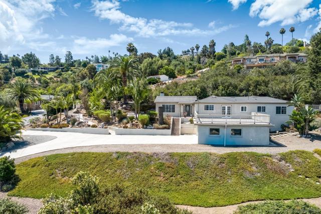 1148 Emerald Heights Rd, El Cajon CA: https://media.crmls.org/mediaz/d3fbb703-6461-43c0-afa0-d9ca5513d98c.jpg