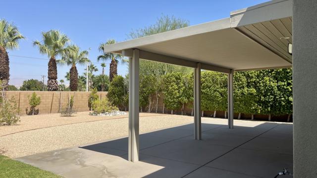 1702 Sienna Court, Palm Springs CA: https://media.crmls.org/mediaz/d3fbbbb1-e342-49dc-ab95-ff3a4c340b14.jpg