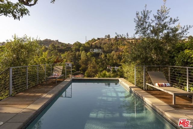 2500 Carman Crest Drive, Los Angeles CA: https://media.crmls.org/mediaz/d3fbe3ad-c211-4636-bdec-8334d178ee06.jpg