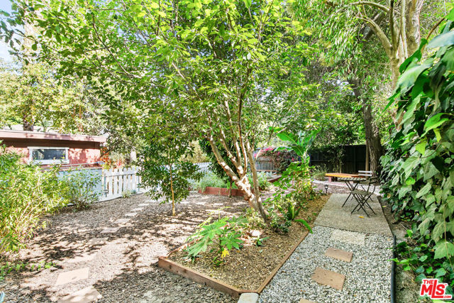 4171 Kraft Avenue, Studio City CA: https://media.crmls.org/mediaz/d3fc7539-d370-4dba-9878-8c4e760650e8.jpg