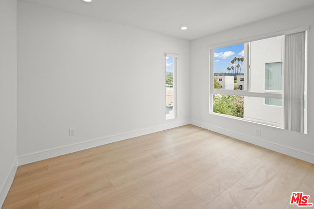2700 Fletcher Drive, Los Angeles CA: https://media.crmls.org/mediaz/d3fcc544-f7c6-4cb4-8ad0-192ba37cabb2.jpg
